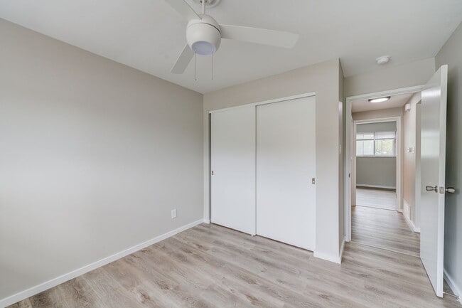 Building Photo - Updated 2 Bedroom Condo with a Move-In Spe...