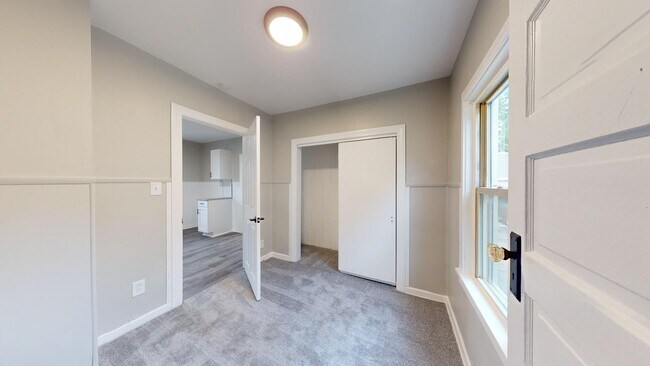 Building Photo - Renovated 3 bedroom home near the Airport
