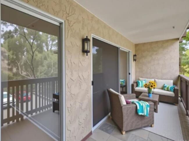 Building Photo - $2300/MO-1 BR/1BA FASHION VALLEY CONDO-$200 move in credit