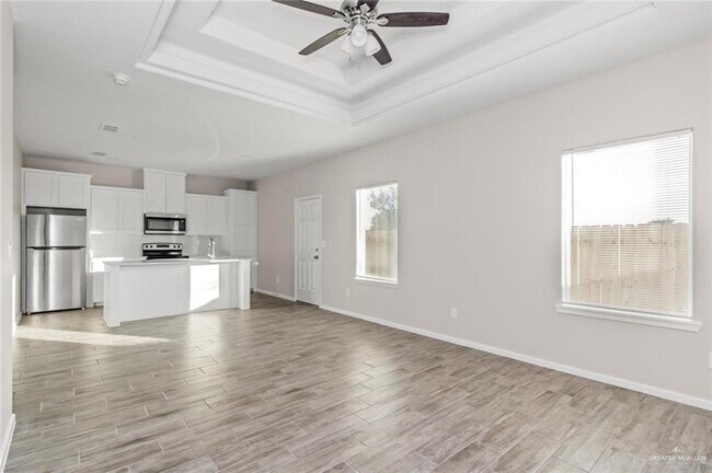 Building Photo - 1304 W Sucre Dr