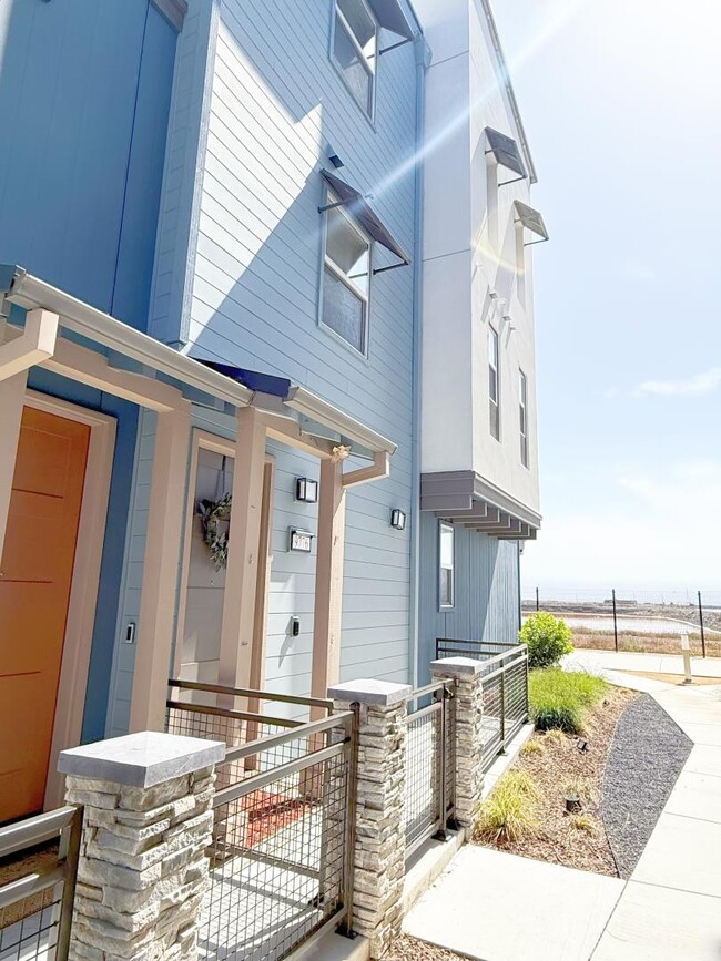 Building Photo - 9776 Seawind Wy