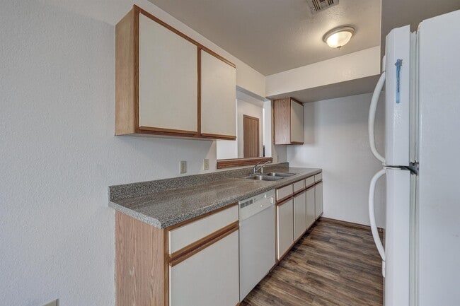 Building Photo - 627b S Walker St