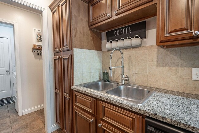 Building Photo - 4 Bedroom | 2 Bathroom | 2 Car Garage | Ba...