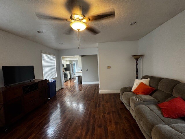Living Room - 529 S Sunshine Ave