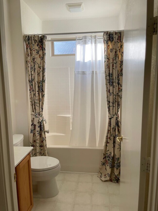 Building Photo - DEL WEBB 55+ Home For Rent!