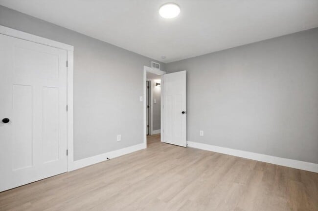 Building Photo - 844 Alverno Ave