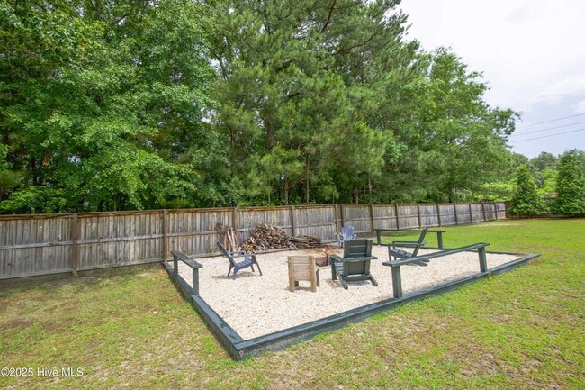 Building Photo - 102 Willow Creek Ln