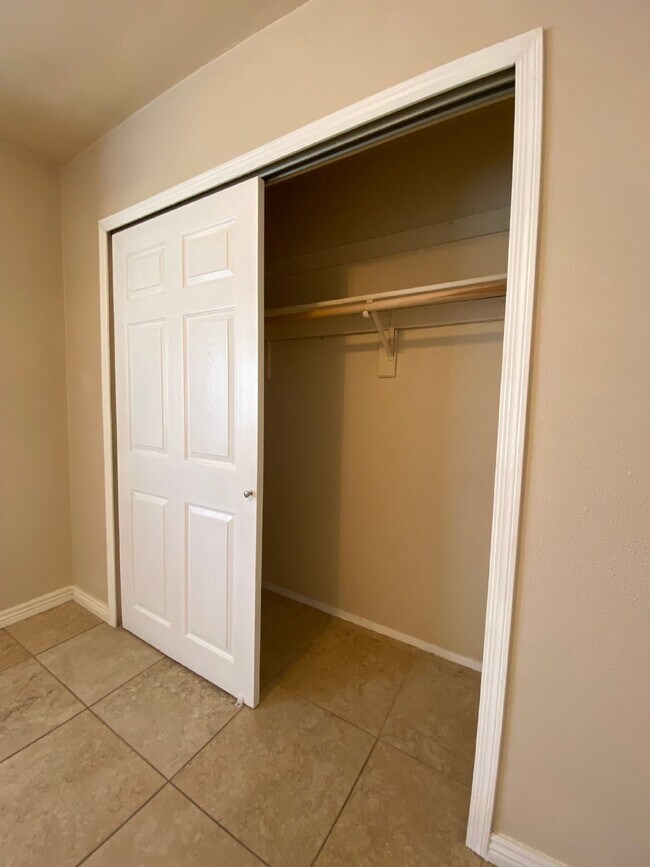 Building Photo - CUTE and COZY - MUST SEE HOME