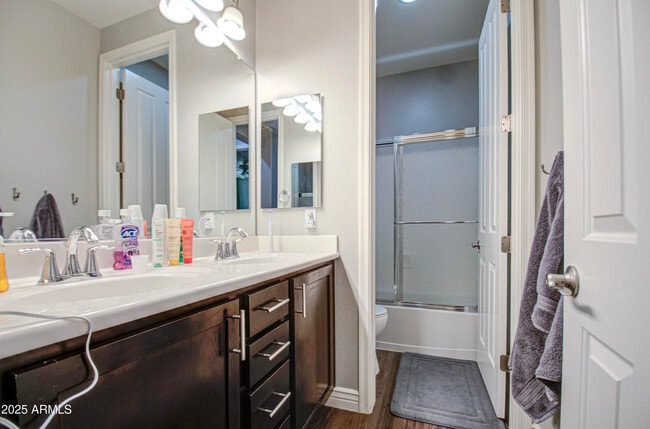 Building Photo - 3016 N Glenview