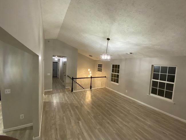 Building Photo - 280 Bridgestone Ln