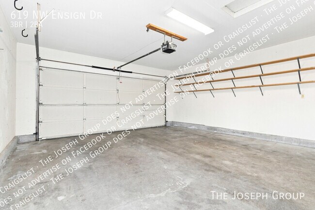 Building Photo - 619 NW Ensign Dr
