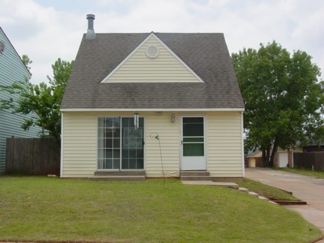 Building Photo - 1936 Lariat Cir