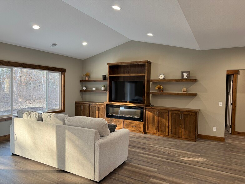 Custom built ins - 11573 Forestview Dr