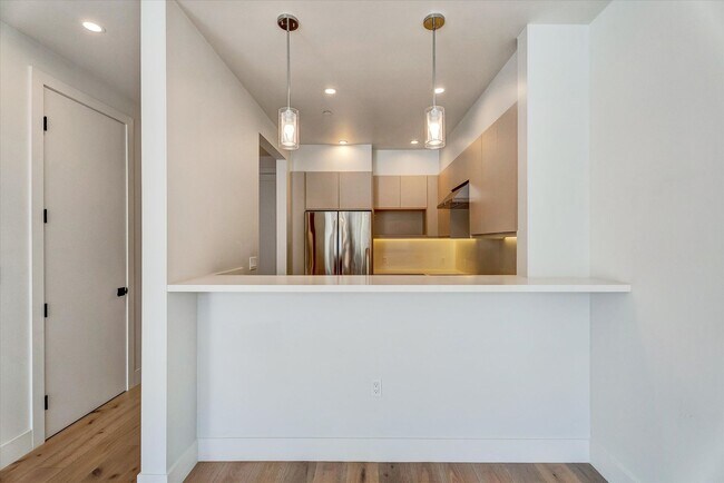 Building Photo - 369 18th Ave