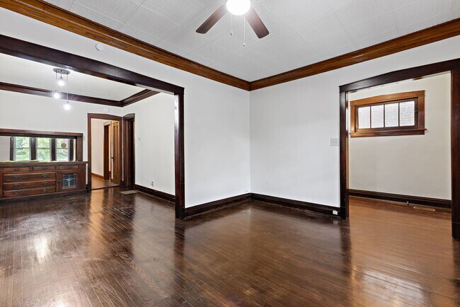 Building Photo - 7424 S Blackstone Ave