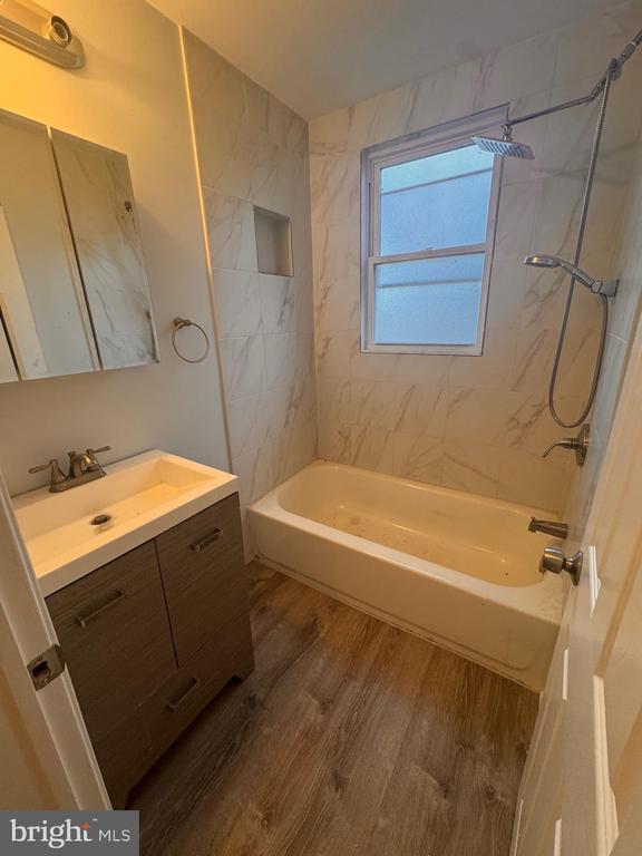 Building Photo - 5200 Ready Ave