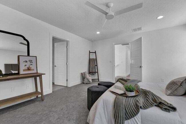 Building Photo - Modern Comfort & Rustic Charm in Prime Boi...