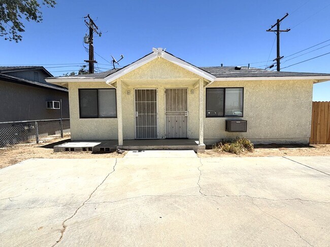 Building Photo - 15878 Edwin St