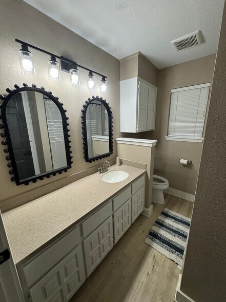 Hall Bath - 5501 Chimney Rock Rd