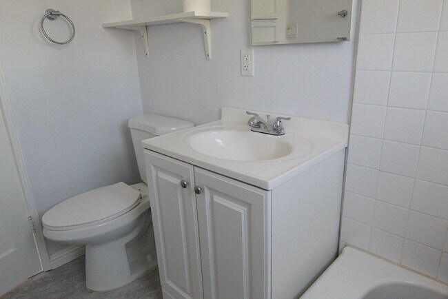 Building Photo - 9217 Alcott St