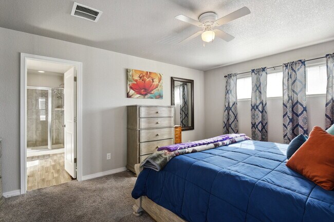 Building Photo - Modern 3-Bedroom Home for Rent in Chapel H...