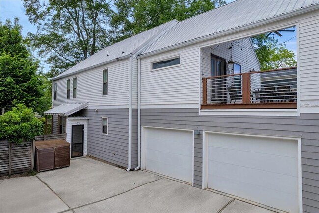 Building Photo - 183 Cleveland St SE