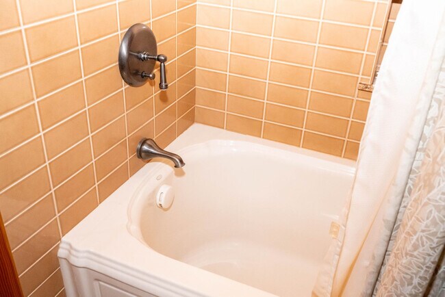 Building Photo - 28 Yellow Birch Cir