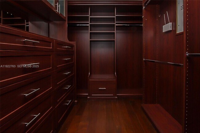 Building Photo - 1400 Alberca St