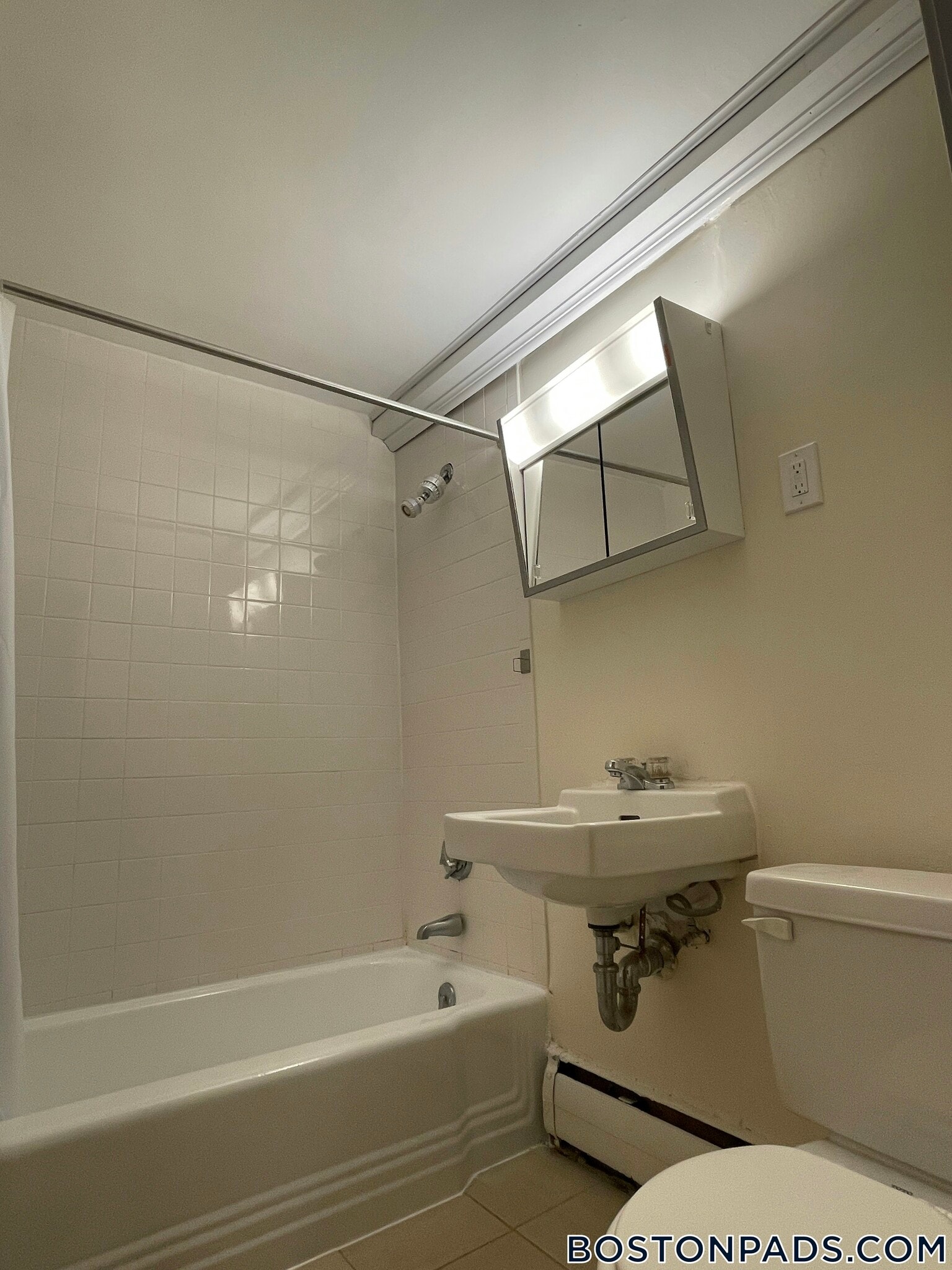 Building Photo - 222 Babcock St