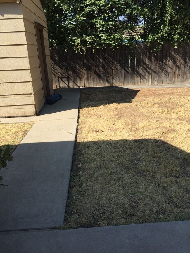 Building Photo - 407/409E. Alexander