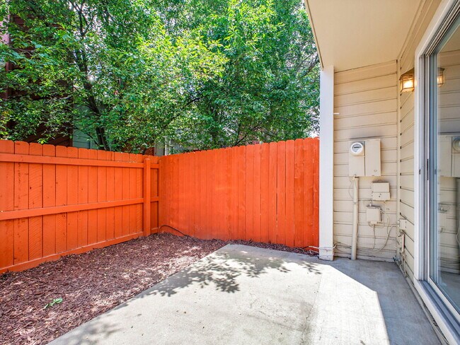 Building Photo - $2,395.00 2 bed, 2.5 bath townhome located...