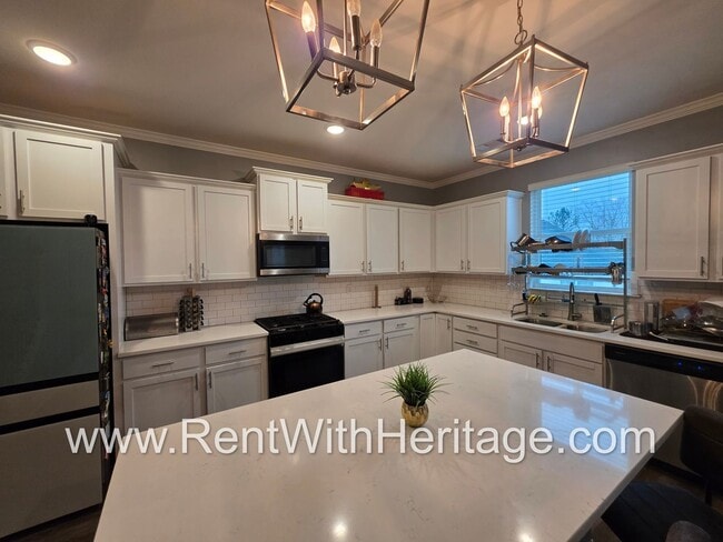 Building Photo - Amazing 5 Bedroom/ 3 Bath Home in Sweetwater, a Swim Tennis Community/ Attention to Detail / Grea...