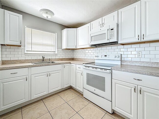 Building Photo - 101 154th Ave