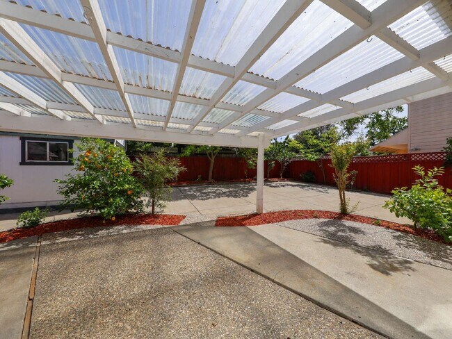 Building Photo - 3104 San Andreas Dr