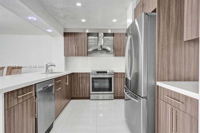 Building Photo - 6450 Collins Ave
