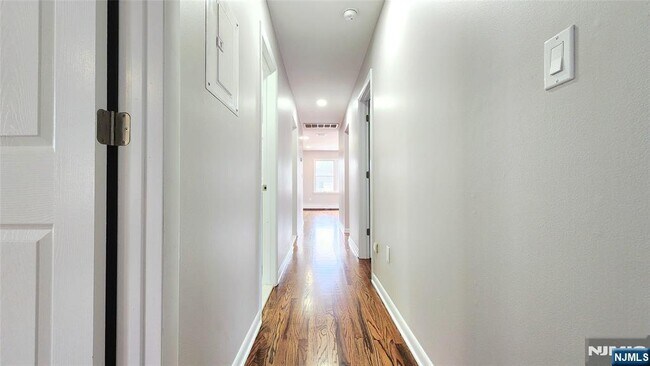 Building Photo - 223 Miller Ave