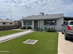 Building Photo - 318 N Palm St