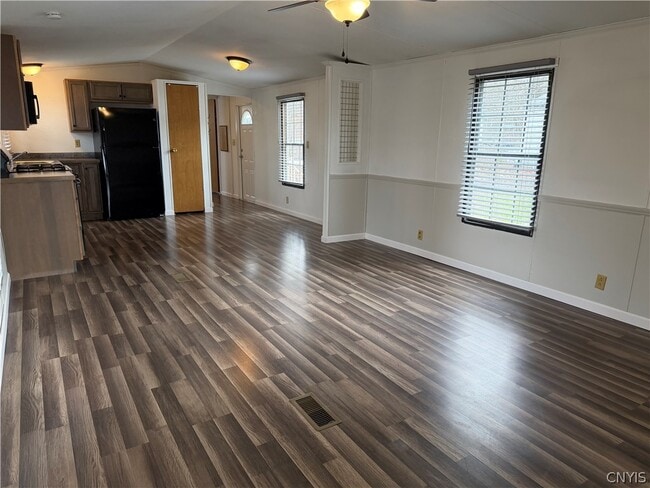 Building Photo - 15 Oswego St