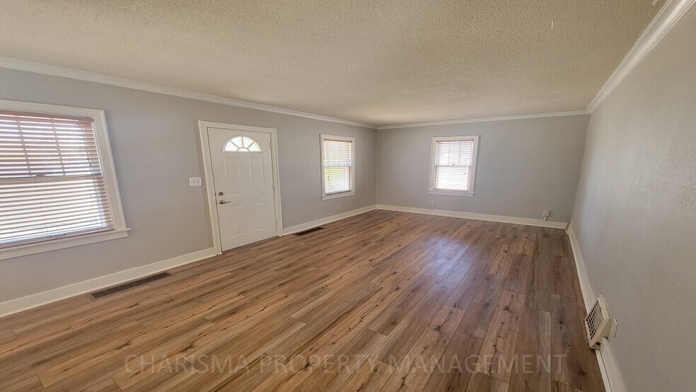 Building Photo - 700 S Hawthorne Ave