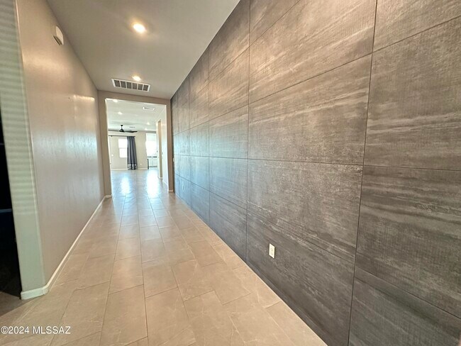 Building Photo - 12474 N Appling Ave