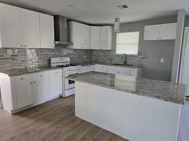 Building Photo - 1902 Cleveland St