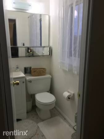 Building Photo - 1 br, 1.5 bath Townhome - 1001 Regina Drive