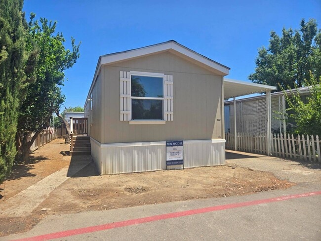 Building Photo - 1342 Hannah Ave