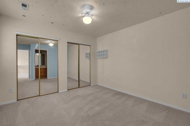 Building Photo - 2,400sf Low Maintenance, Best S Richland L...