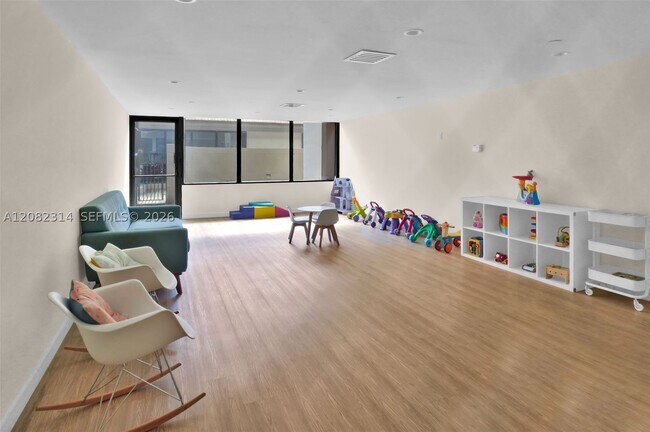 Building Photo - 520 Brickell Key Dr