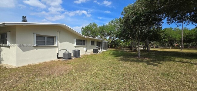 Building Photo - 6500 SW 82nd Ave