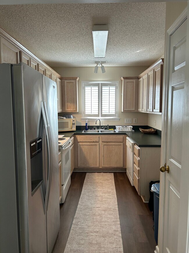 Building Photo - 7016 Breeders Cup Cir