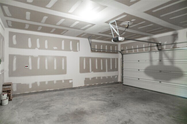 Building Photo - 208 Cambria Green Ln