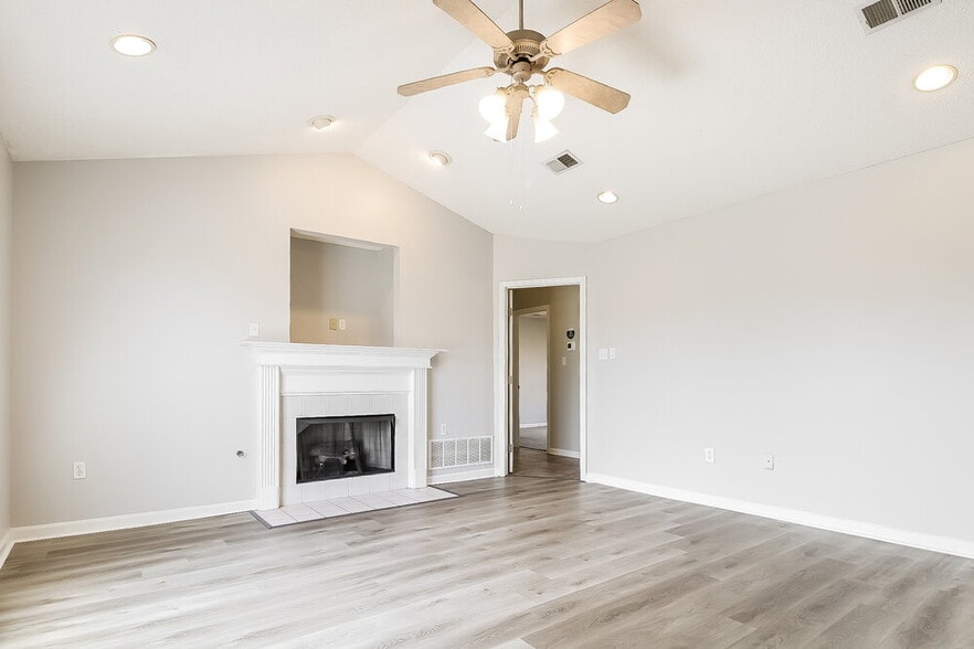Building Photo - 1649 Cherry Creek Dr