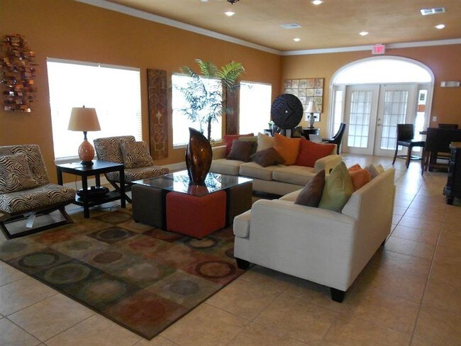 Building Photo - 600 Price Ln